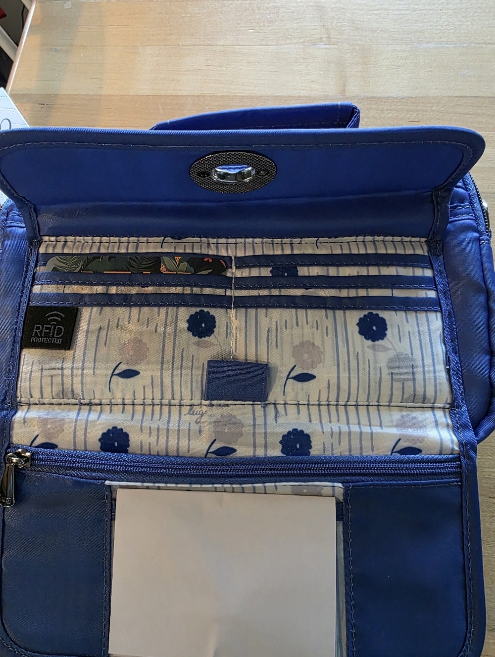 NWT- LUG- SWITCH SE Crossbody bag-HARBOR BLUE - Picture 5 of 5
